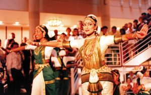 Natyakalalayam Dance Company performing in Symphony Center’s rotunda on October 5, 1997 (Jeff Meacham photo)