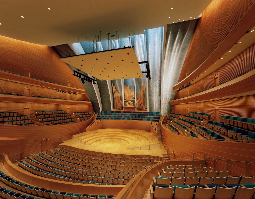 Undulating wood surfaces set off Helzberg Hall at Kansas City’s Kauffman Center for the Performing Arts.