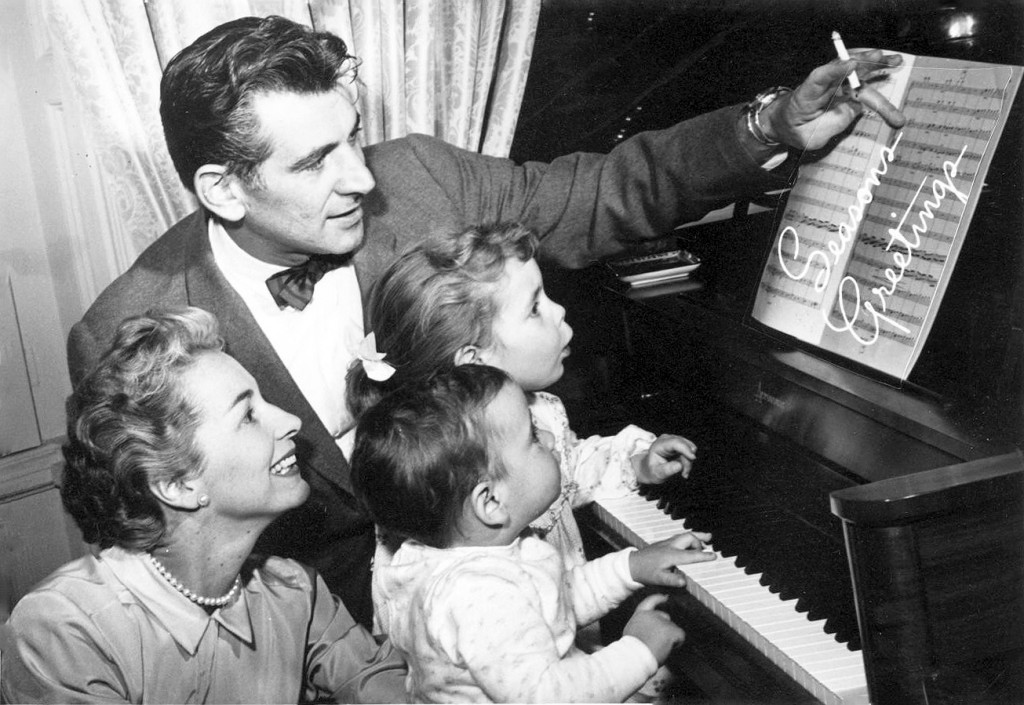 Leonard Bernstein gathers his family, including Jamie (center) and Alexander, around the piano for holiday music-making in 1955. | Photo: Library of Congress